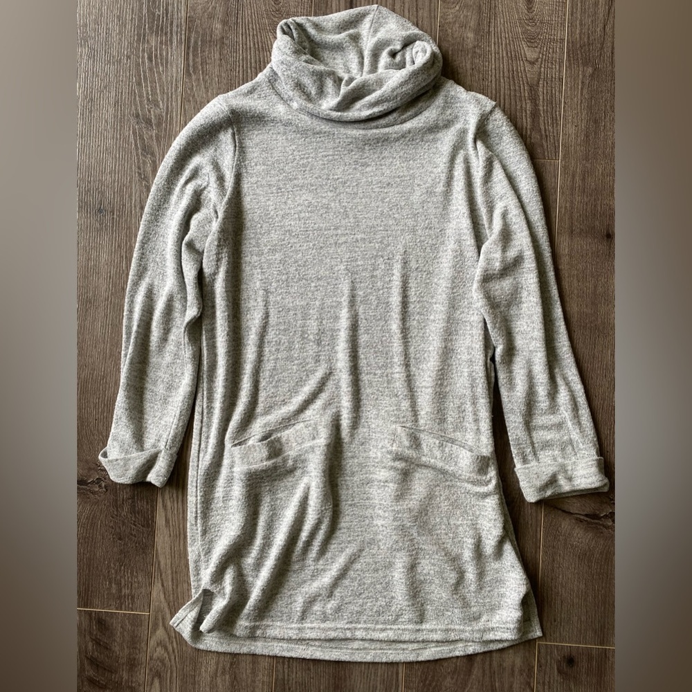 3/$15 La Madonna grey, light, mock neck, sweater dress with pockets size sm